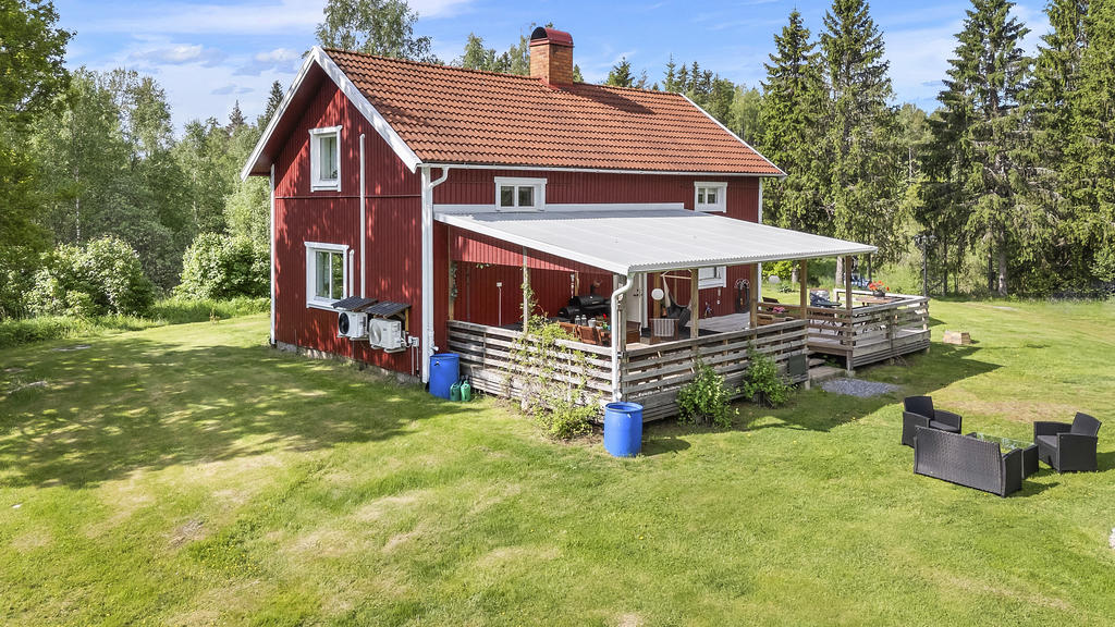 Bostadshus med stor altan