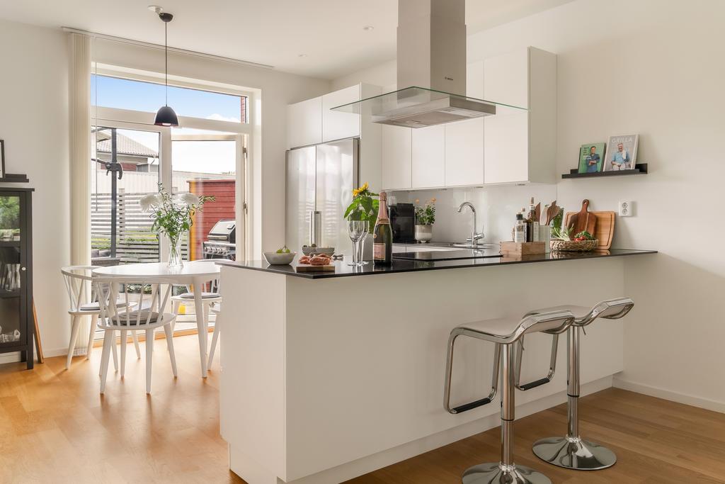 Köket är bostadens naturliga mötesplats.