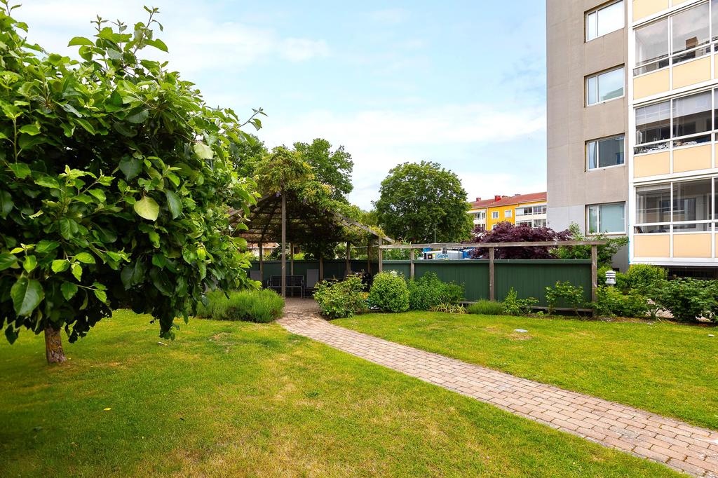 Fin innergård med grillplats