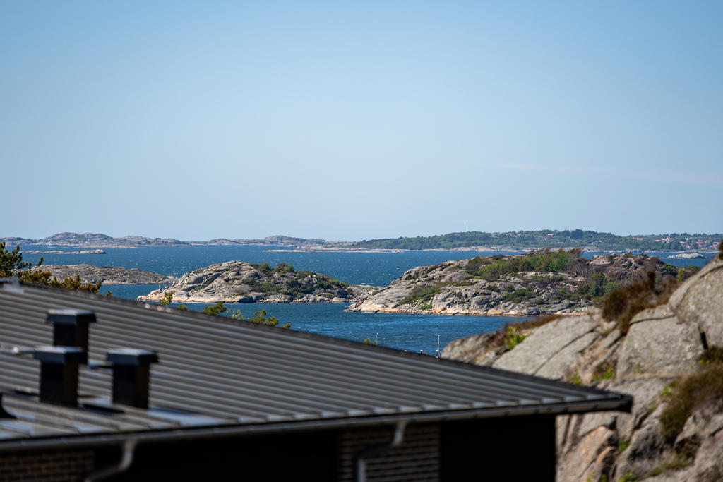 Havet är nära! Väskustklippor i anslutning och från sovrum viss havsutsikt ger dig västkustkänsla i vardagslivet