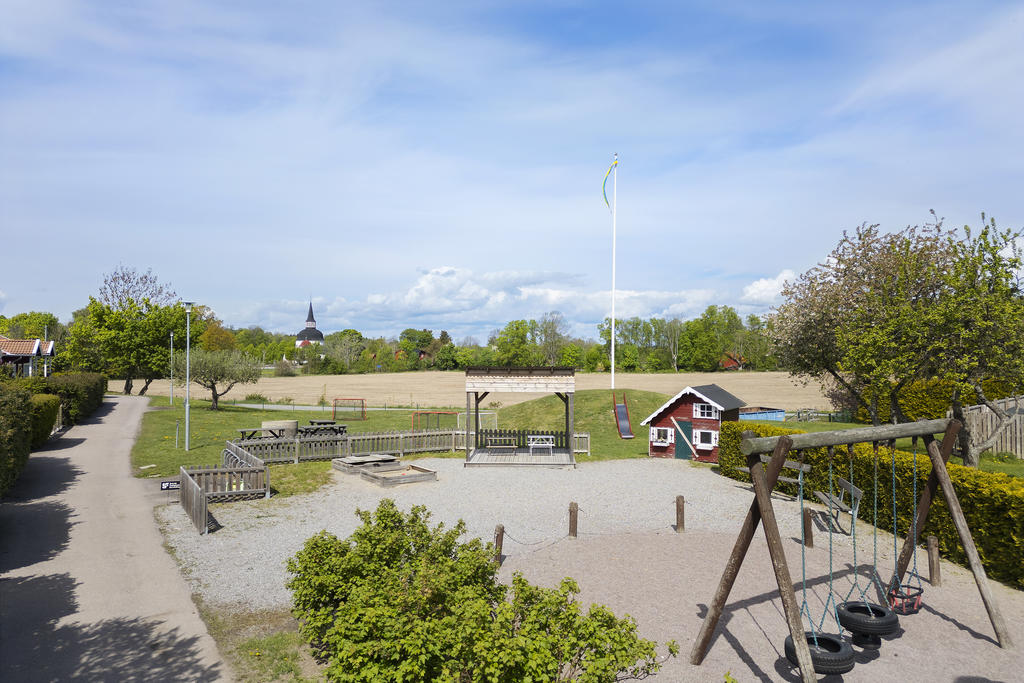 Områdets lekplats - Här stormtrivs barnen