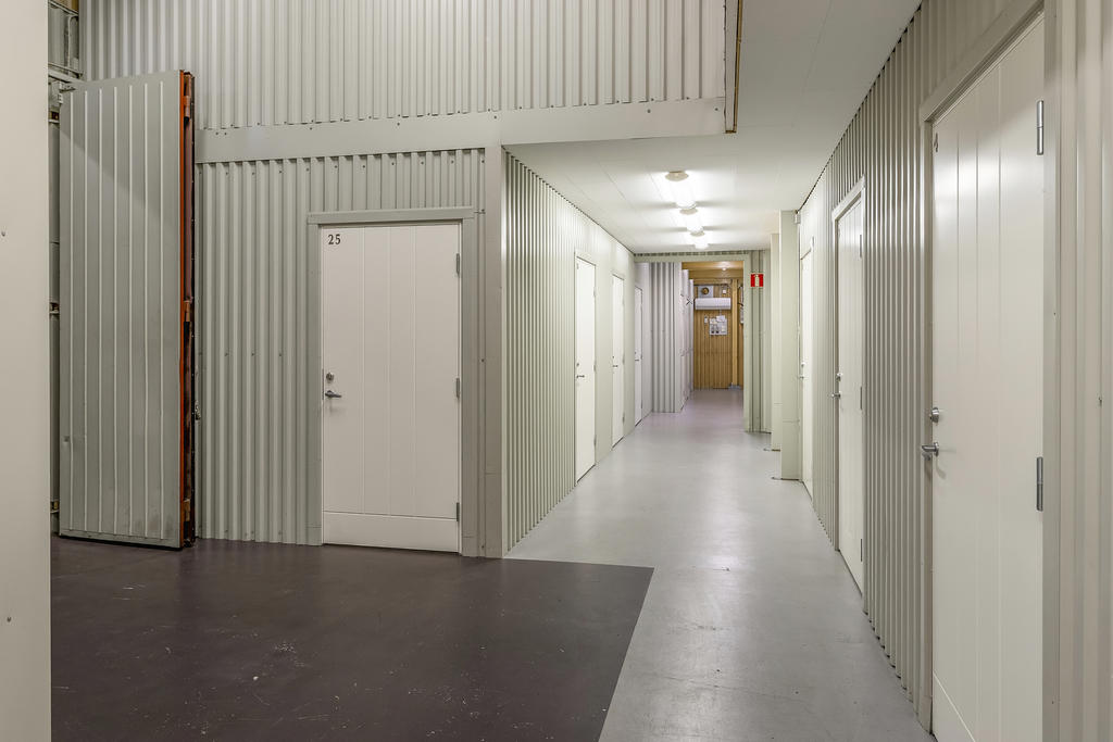 Öppet schakt för lyft till övre plan mm