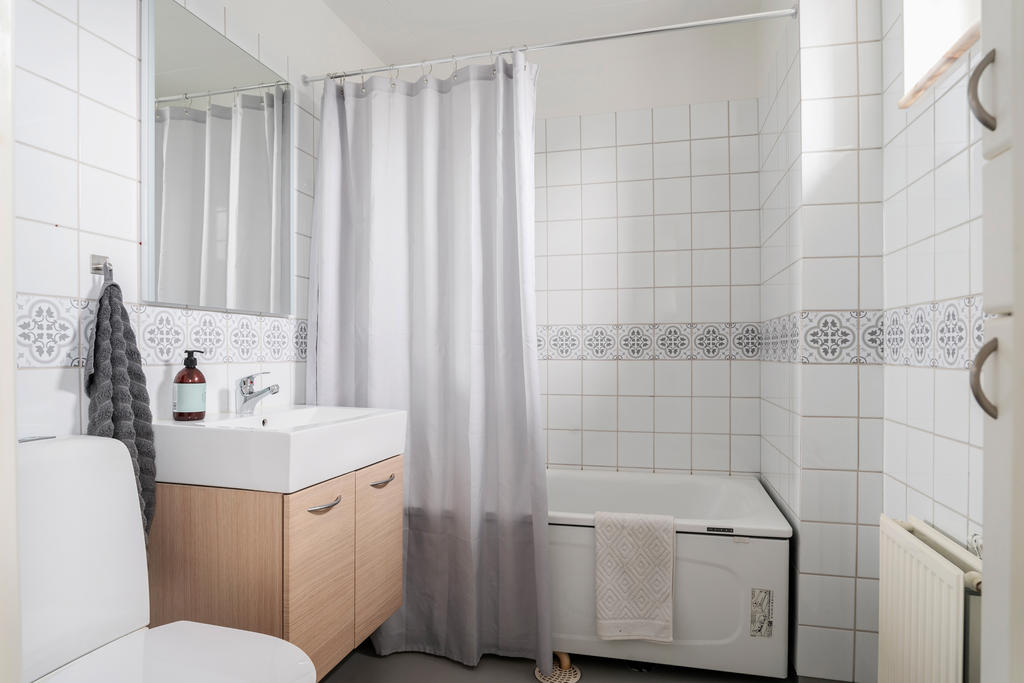 Badrum med badkar övre plan 