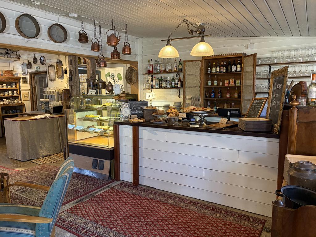 Fröken Truls serverar både mat och fika i underbar miljö