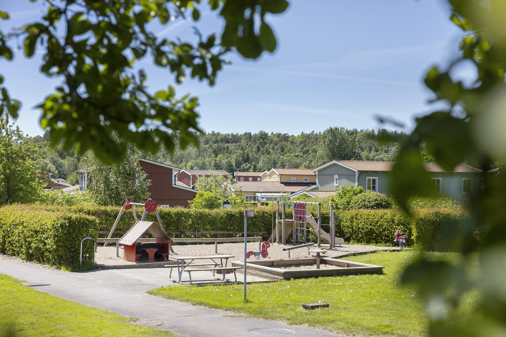 Utsikt mot bl.a. lekplats