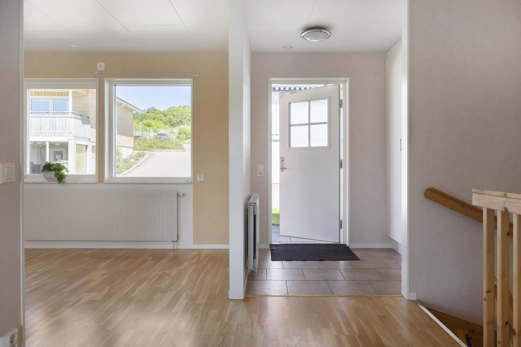 Entréhall med praktisk klinkergolv
