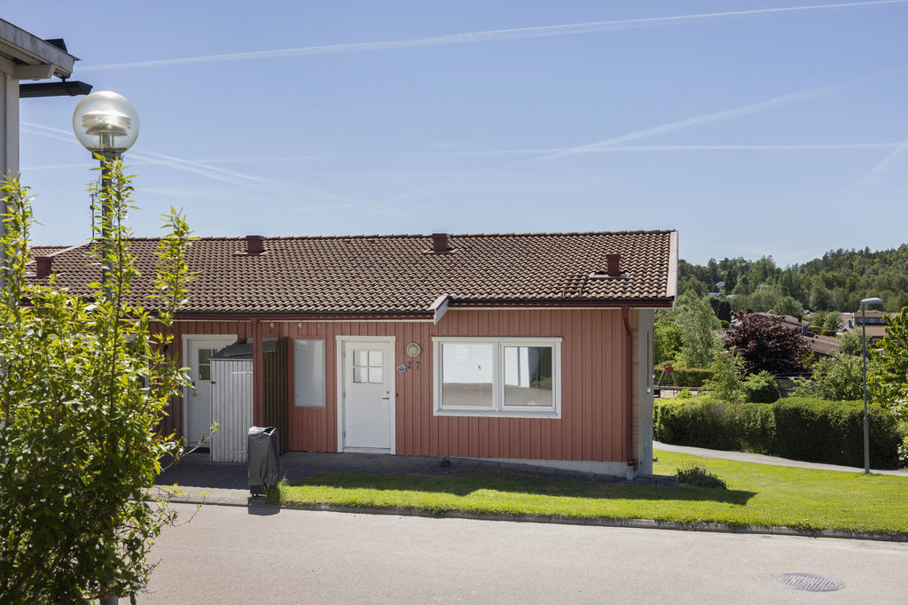 Trevligt parhus i 2 plan  i suterräng