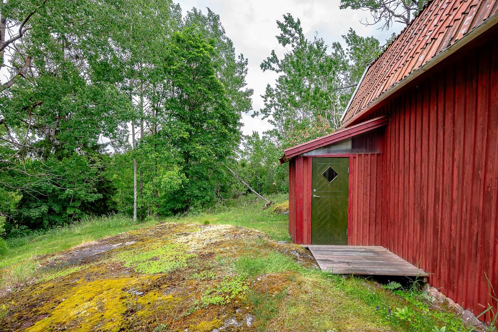 Baksidan med "duschrummet"