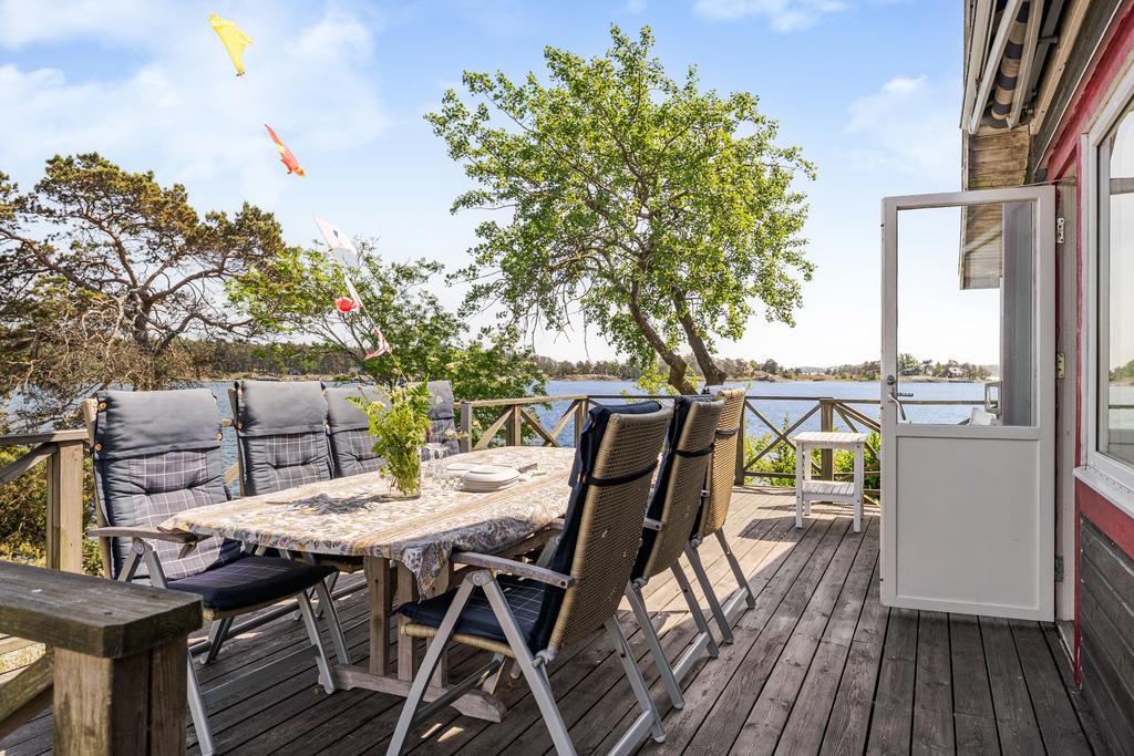 Underbar utsikt till farleden från det stora altandäcket