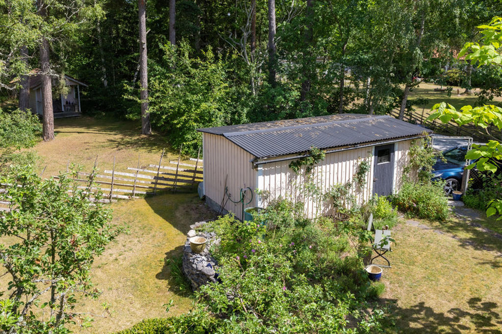 Garage och den andra tomten