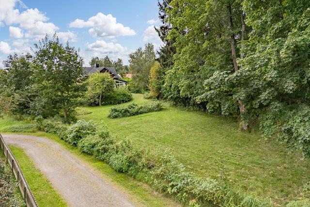 Tomt med fint läge på återvändsgata i Kvarnsveden.