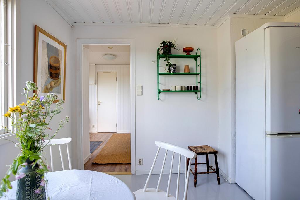 Kök med entré från hallen