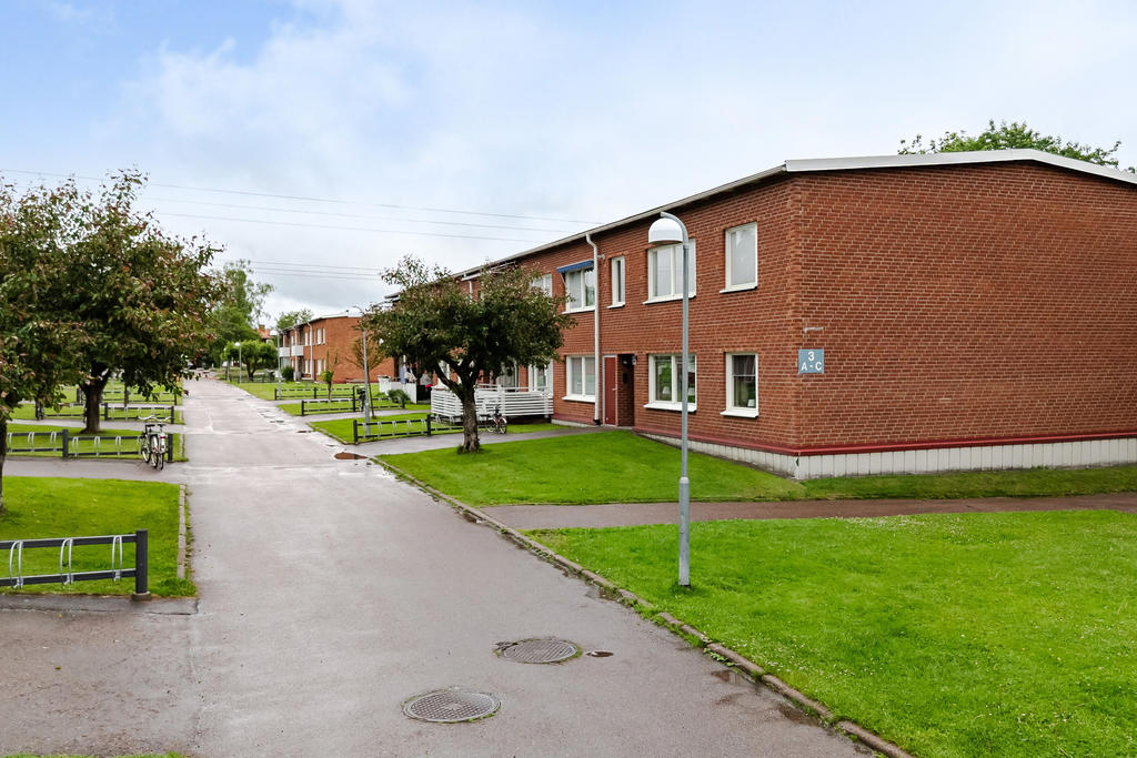 Vy över Lindåkersvägen 3A.