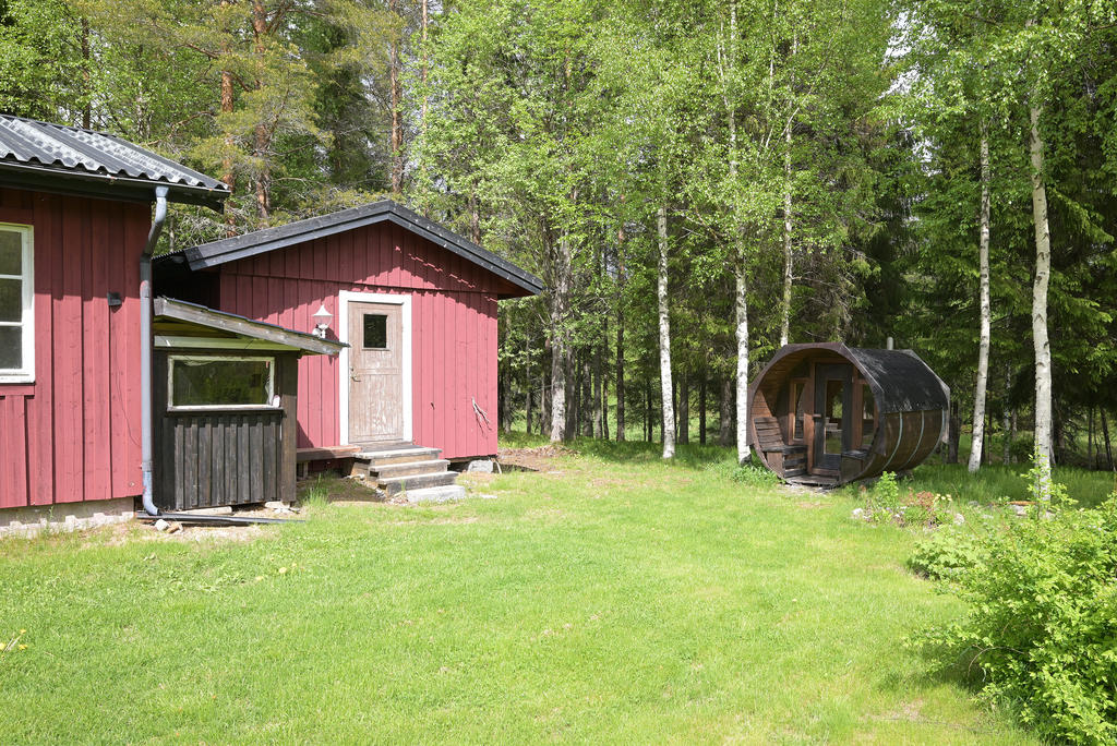 Förråd och vedeldad bastu