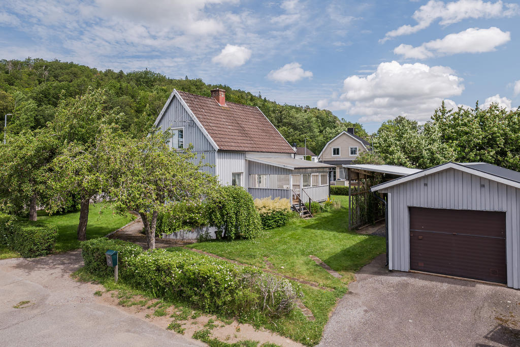 Infart med bra parkeringsmöjligheter.