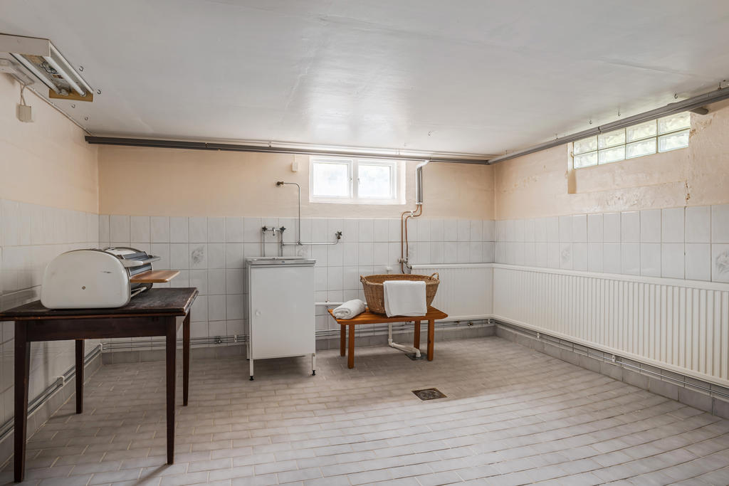 Tvättstuga med toalett