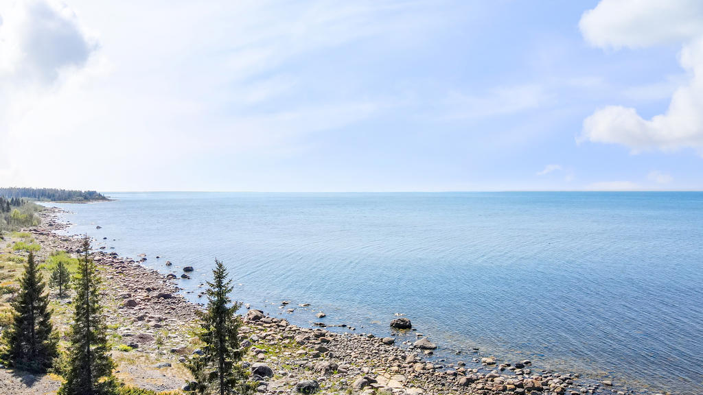 Stranden nedanför