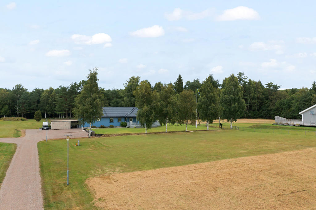 En fastighet med stor markyta om ca 2,6 hektar, för eget bruk eller framtida planer.