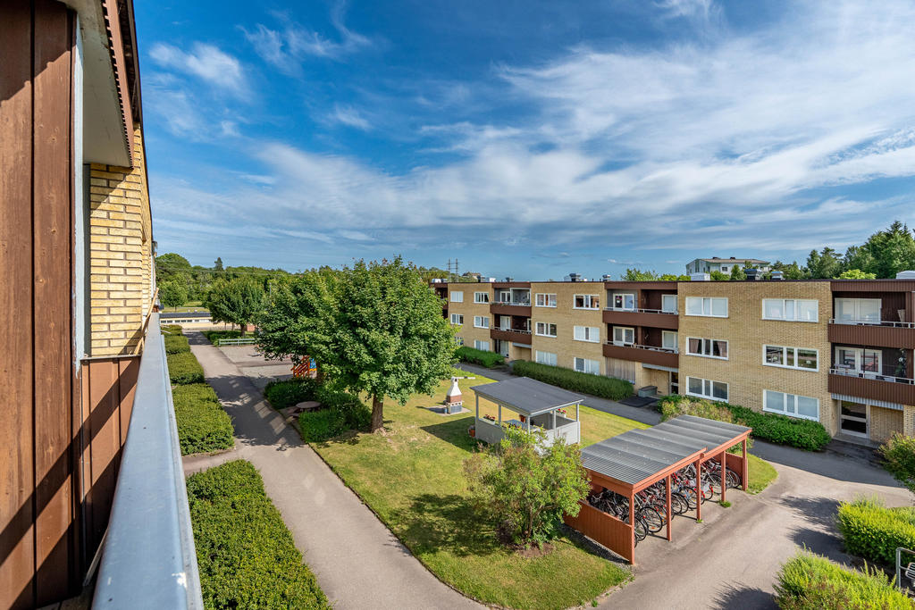 Utsikt från balkong i söderläge