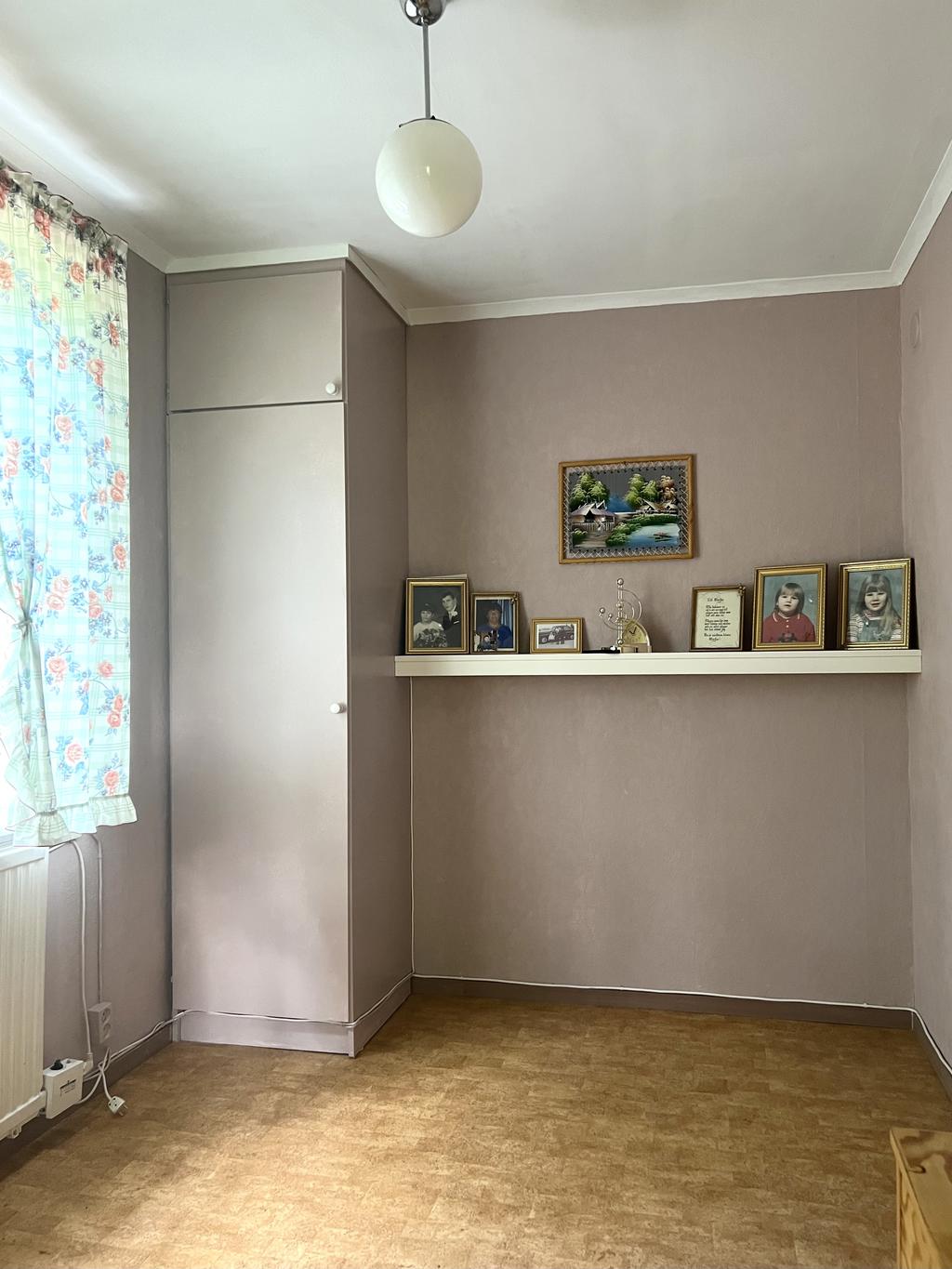 Sovrum intill kök