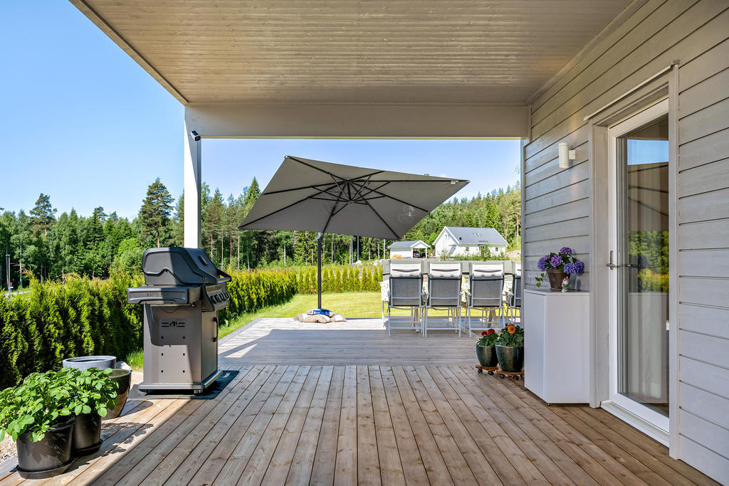 Ett otroligt inbjudande hus i nybyggt område. 