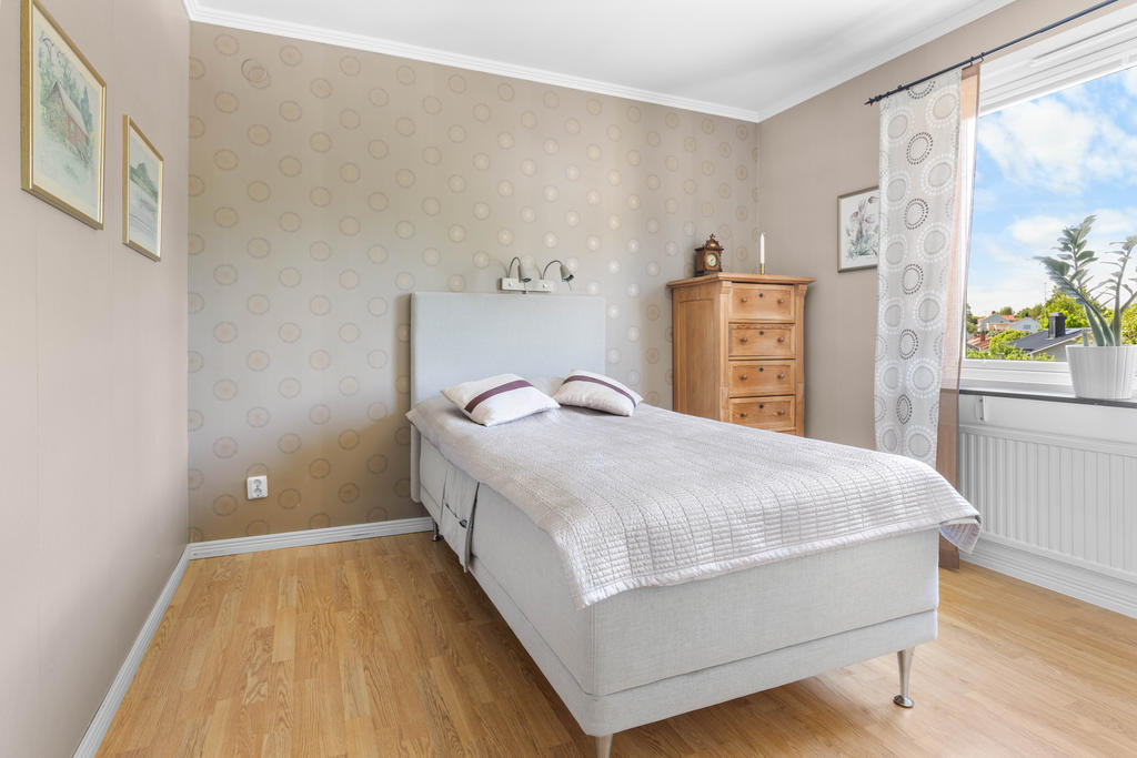 Sovrum 2- master bedroom. 