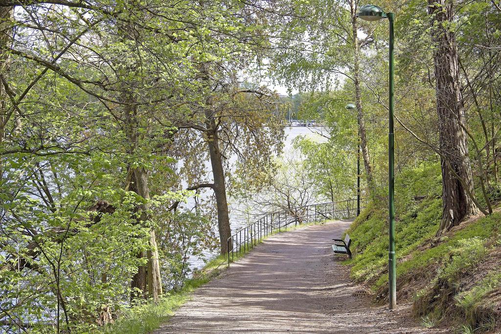 Gångavstånd till fina promenadstigar längs vattnet