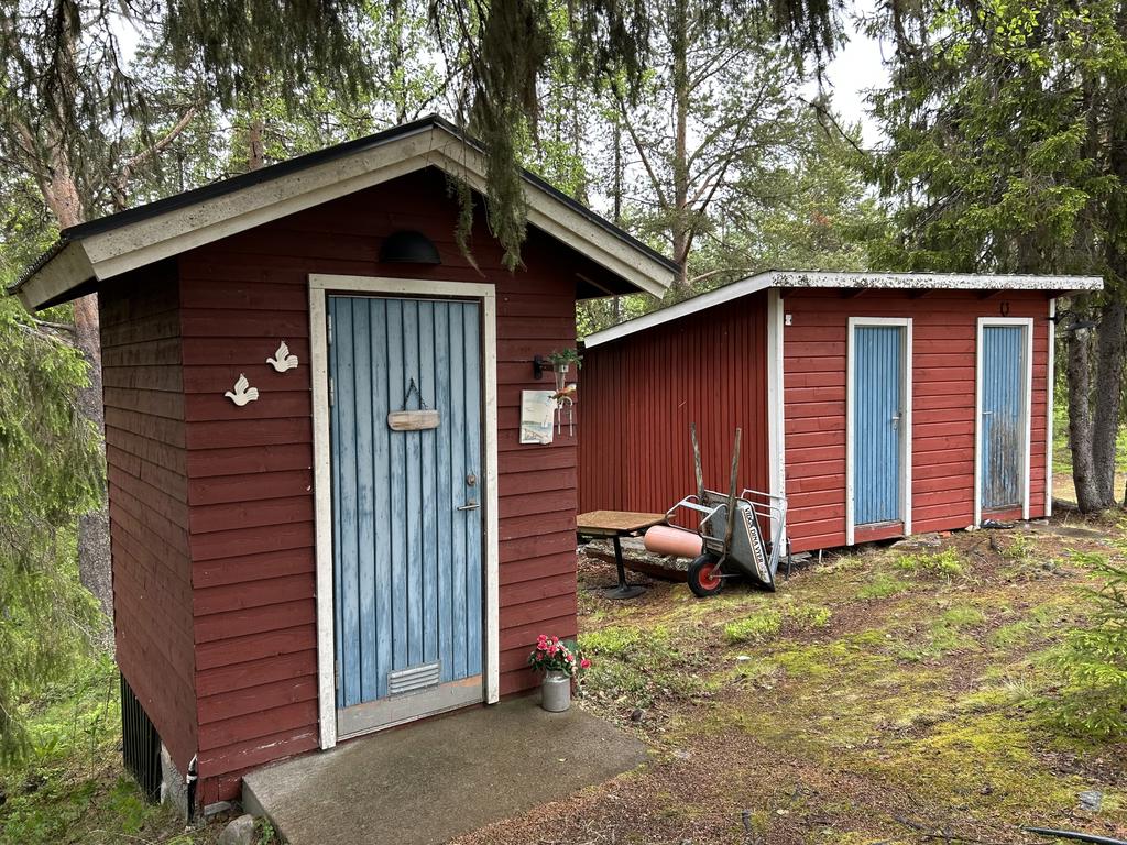 Utedass och förråd