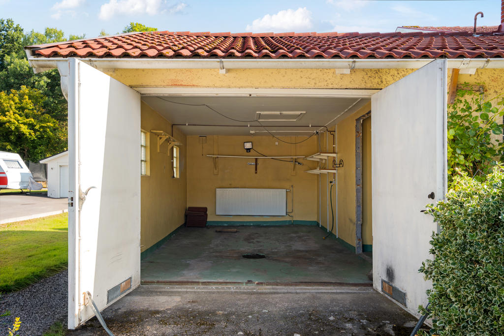 Vidbyggt garage