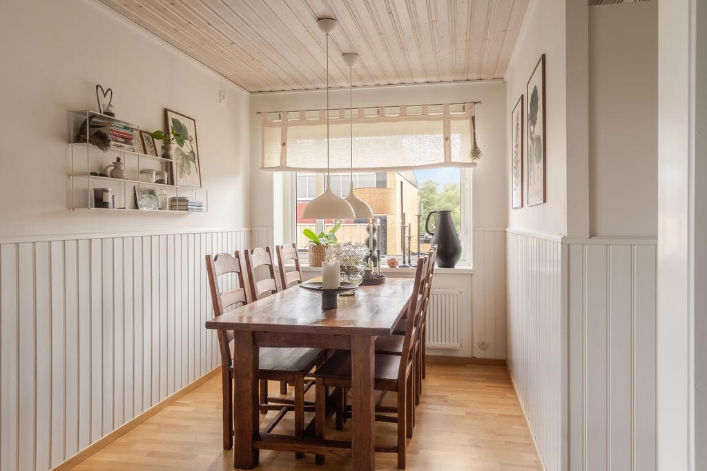 Matplats intill köket.