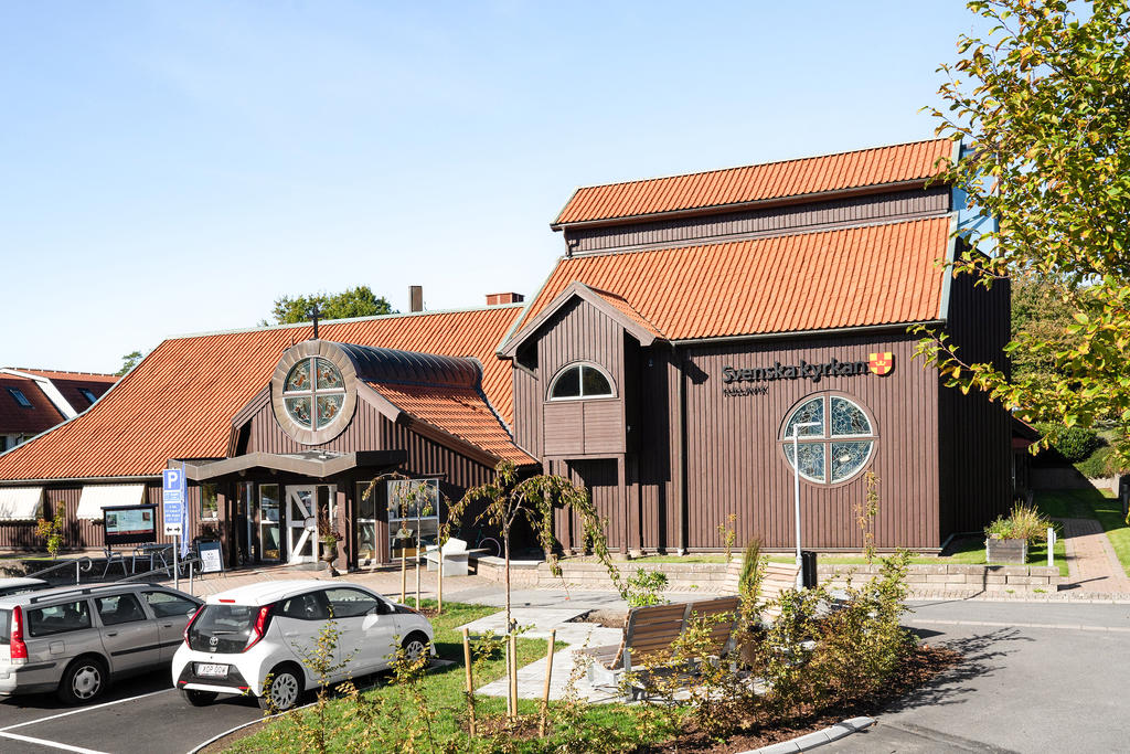 Kullavikskyrkan med trevliga aktiviteter för såväl stora som små