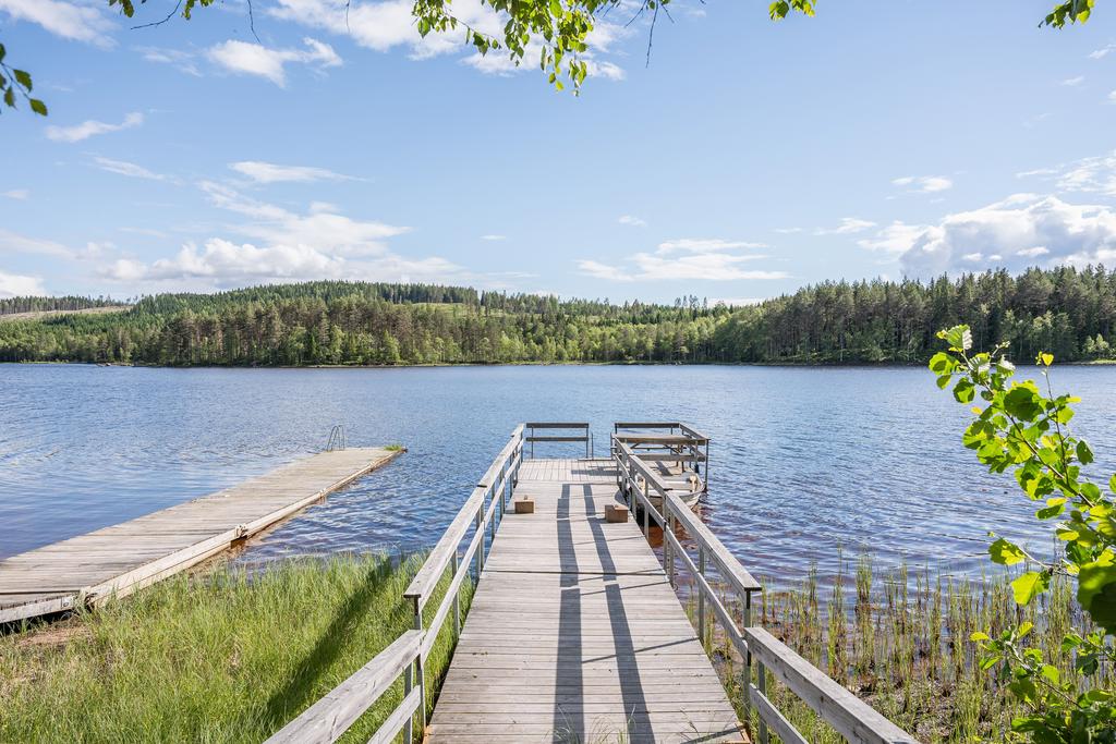 Nere vid sjön