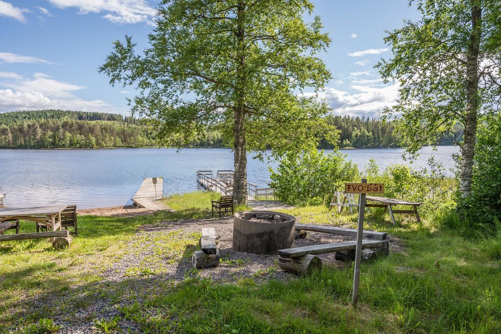 Grillplats att nyttja vid sjön