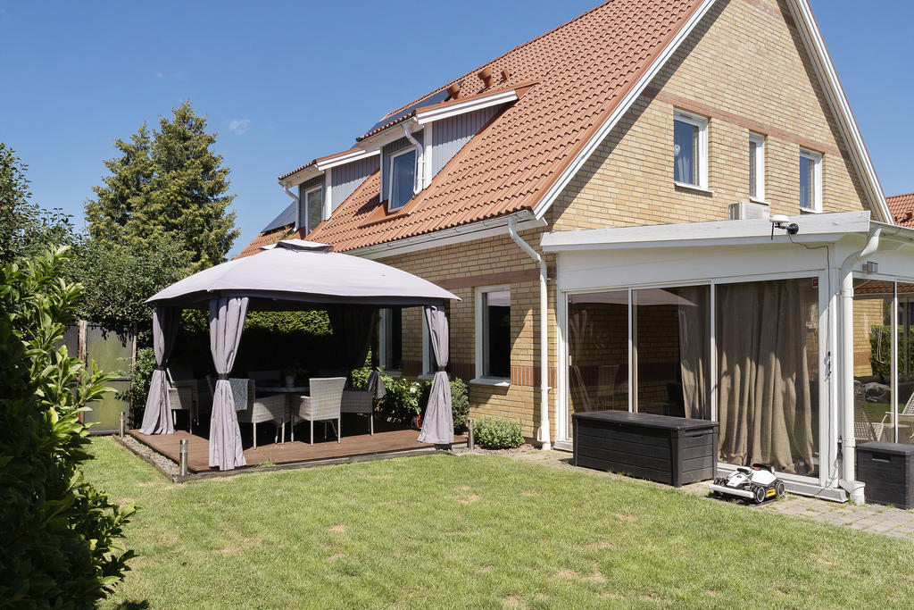 Trädäck med paviljong