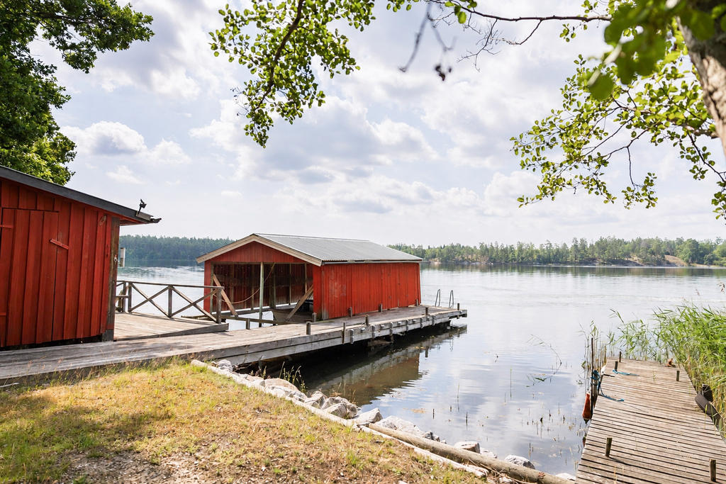 Båthus och sjöbod