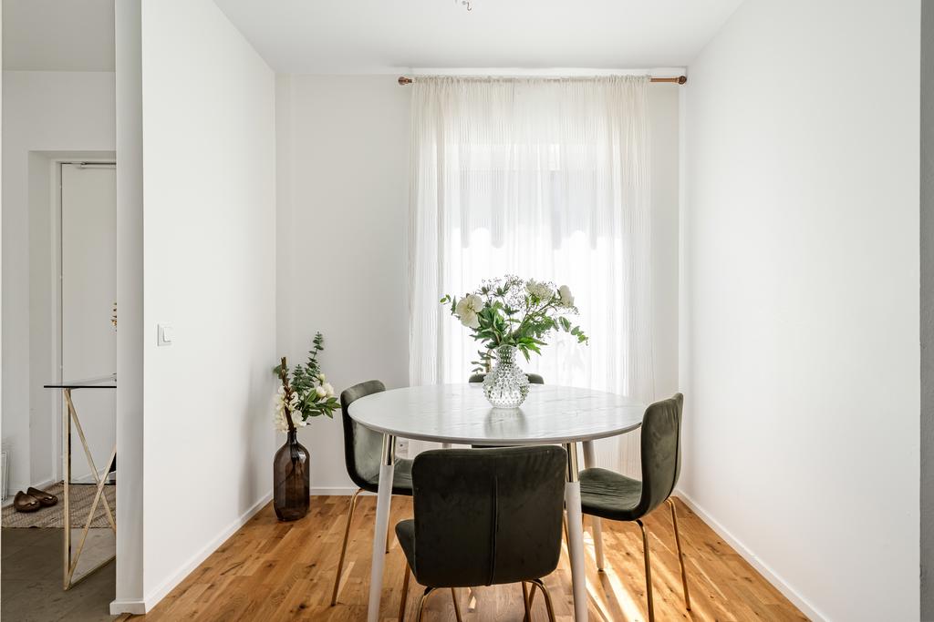 Matplats i anslutning till köket 