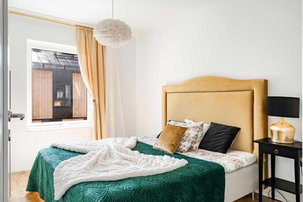 Sovrum med plats för dubbelsäng