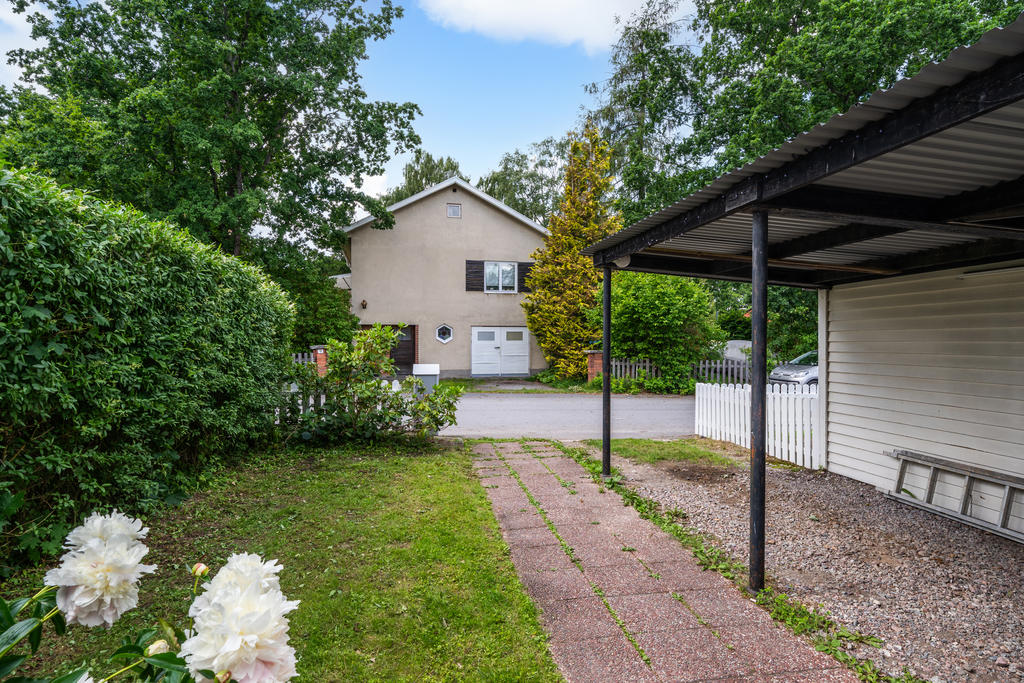 Framsida/carport