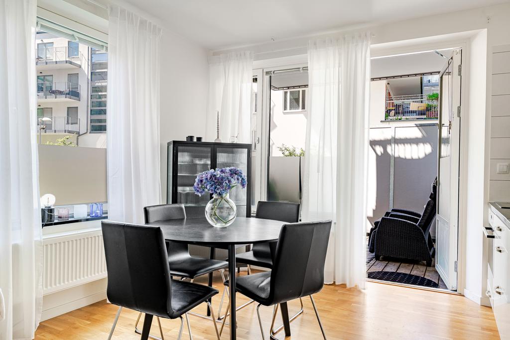 Fönster i två väderstreck