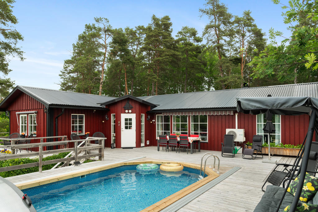 Underbar altan i syd/väst med stor uppvärmd pool 