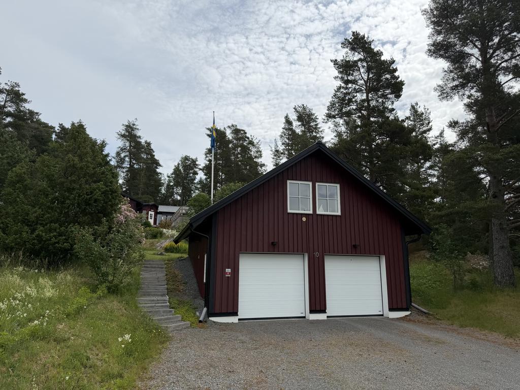 Dubbelgarage med gästrum/kontor 