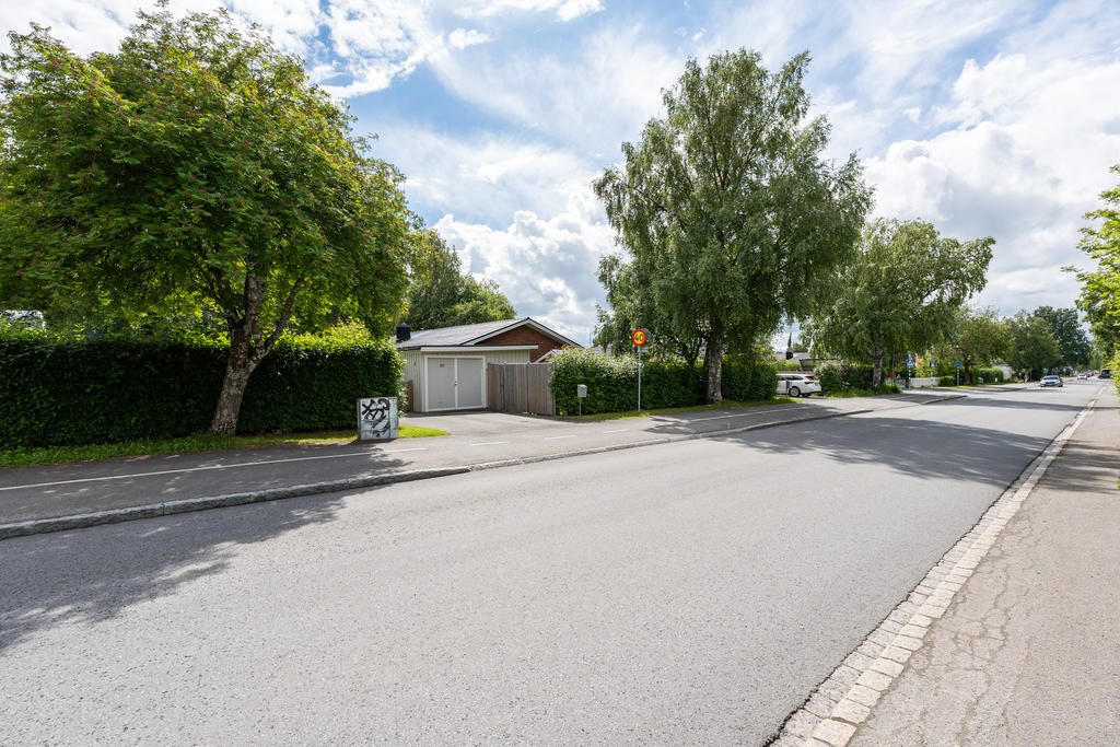 Gång och cykelbana precis utanför dörren!