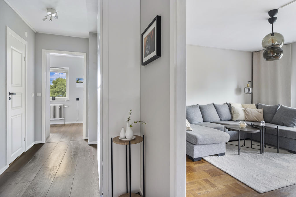Hall invid vardagsrum
