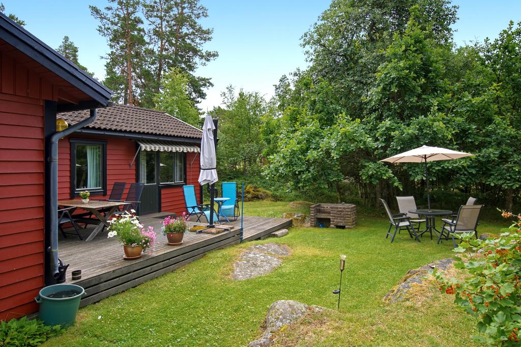 Uteplats som nås via vardagsrummet samt det stora sovrummet