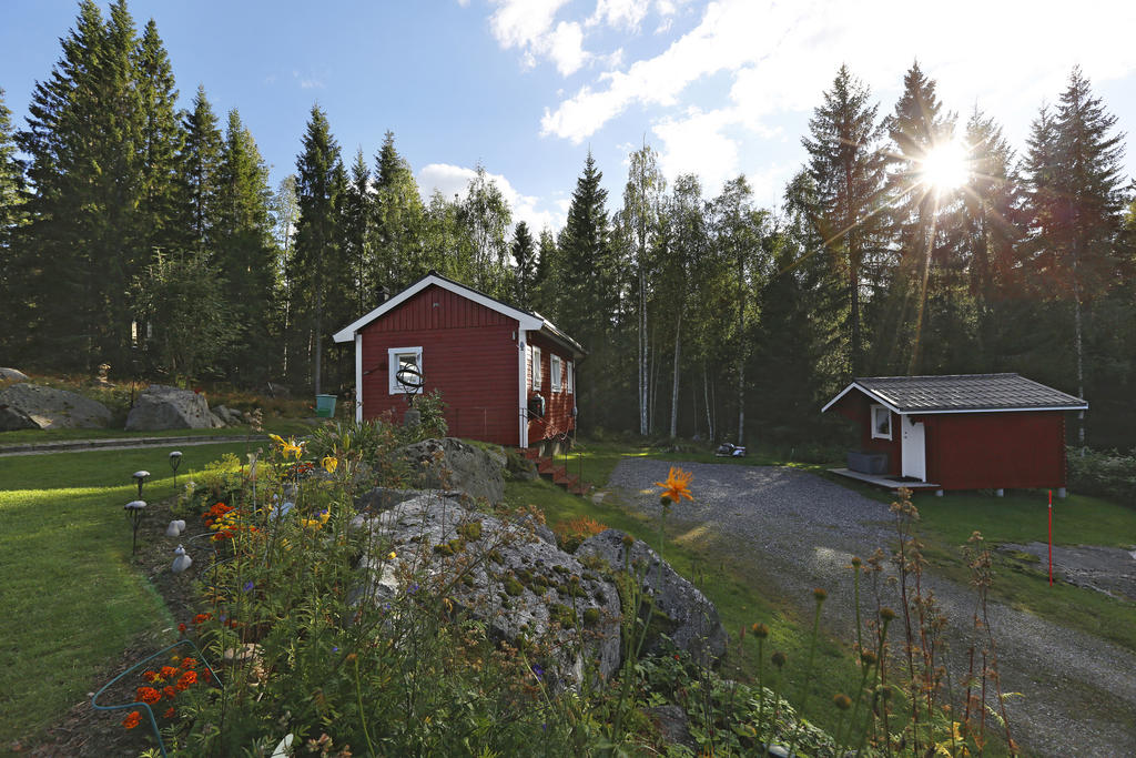 Gästbyggnad/bastu samt sovstuga