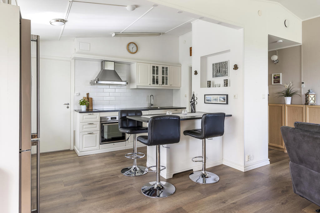 Köksö med sittplatser