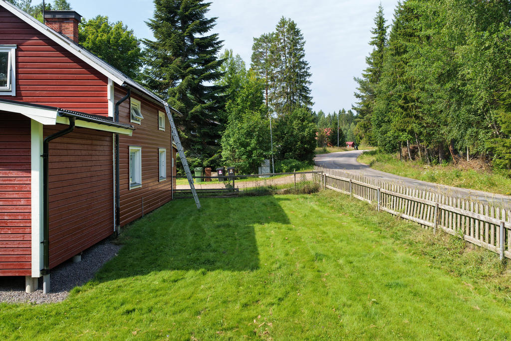 Tomt intill Galvvägen i norr. 