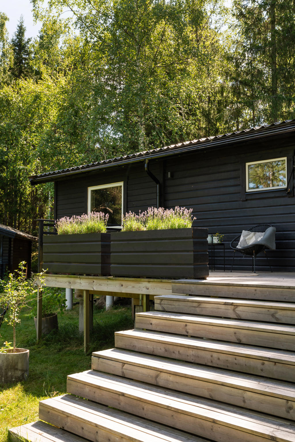 Blomlådor på altanen 