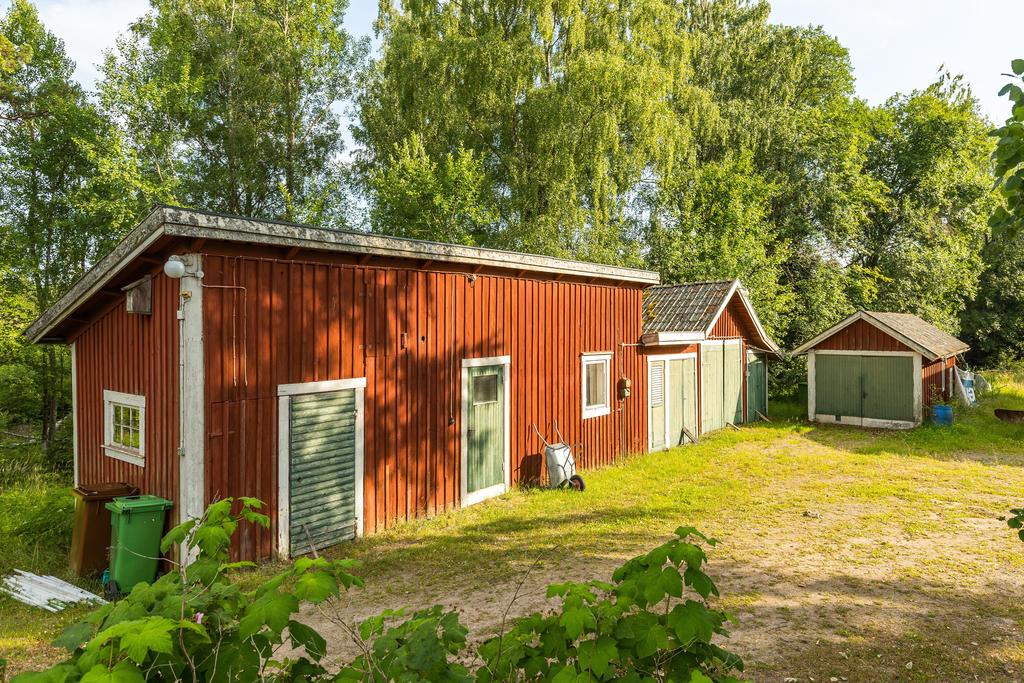 Uthus och garage