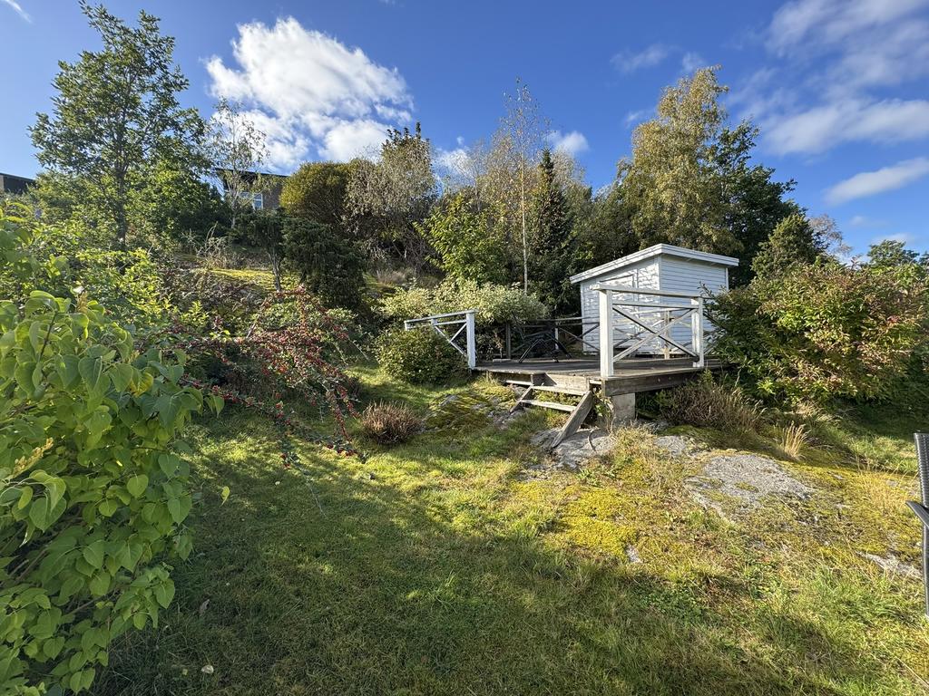 Övre del av tomt (säljarens bild)
